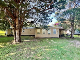 450 Chipmunk Dr, Eufaula, AL 36027