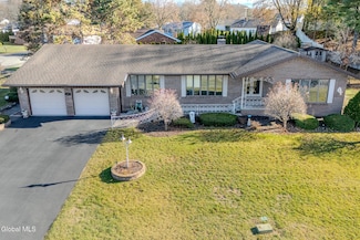 15 Huntleigh Dr, Albany, NY 12211