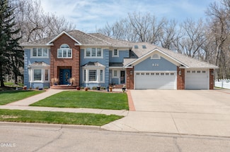 826 Munich Dr, Bismarck, ND 58504