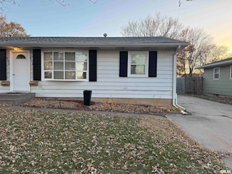 4576 Cheyenne Ave, Davenport, IA 52806