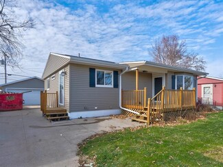 4416 Regal Ave NE, Cedar Rapids, IA 52402