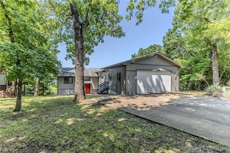 1369 Bluff Dr, Osage Beach, MO 65065