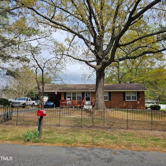 1535 Memory Ln, Kinston, NC 28504