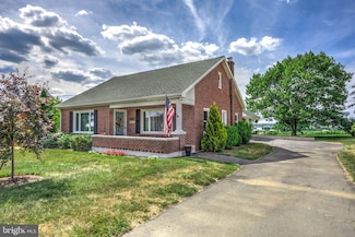 1653 Main St, East Earl, PA 17519