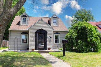 1504 Bacon St, Pekin, IL 61554