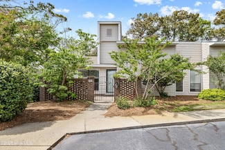 105 Bay Ct, Morehead City, NC 28557