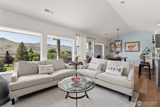 808 W Manson Rd Unit B303, Chelan, WA 98816