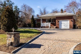 393 N Farview Ave, Paramus, NJ 07652