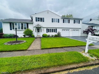93 Sandra Dr, Totowa, NJ 07512