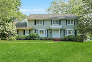 3 Mellis Place, Valhalla, NY 10595