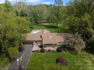 23 Willow Brook Ct, North Haledon, NJ 07508