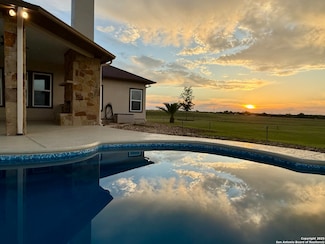 7803 Us Highway 181 S, Falls City, TX 78113