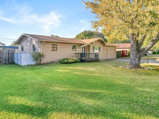 1309 Berry Ave, Newton, KS 67114