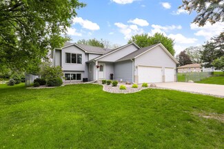 2110 Wuthering Heights Rd, Saint Paul, MN 55122