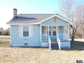 1053 15th Street Dr NE, Hickory, NC 28601