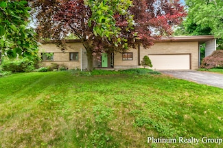 4199 Highland Dr, Fremont, MI 49412