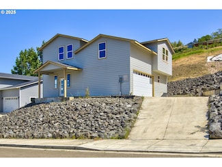1030 Forest Heights St, Sutherlin, OR 97479
