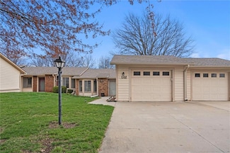 1332 W Jenkins Blvd, Raymore, MO 64083
