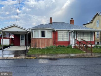 13 Pine St, Petersburg, WV 26847