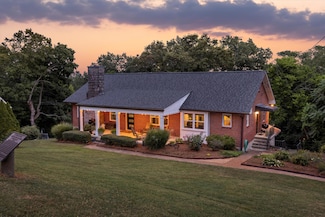 701 S Crest Rd, Chattanooga, TN 37404