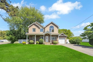 1623 Washington Ave, Bohemia, NY 11716