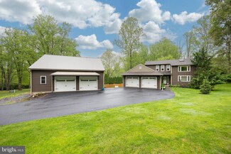 5075 Lakewood Dr, Mohnton, PA 19540