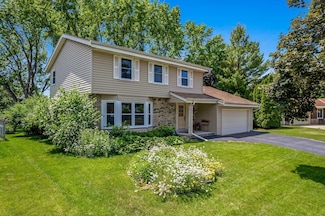 1512 David Ln, Waukesha, WI 53189