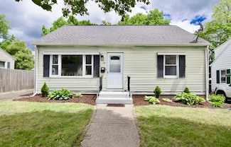 63 Grandview St, Springfield, MA 01118