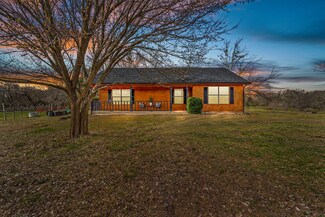 920 N Pecan St, Bells, TX 75414