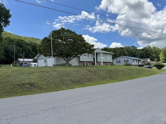 381 Pennsylvania Ave, Rainelle, WV 25962