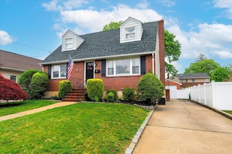 2611 Kenny Ave, Merrick, NY 11566