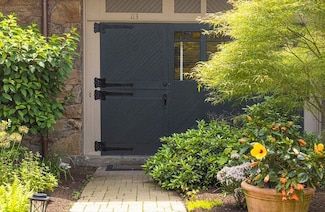 113 Coggeshall Ave, Newport, RI 02840