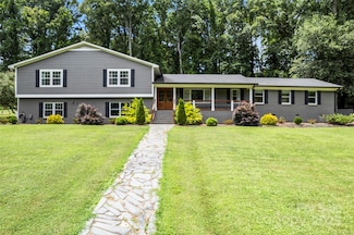 106 Brookmeade Dr, Statesville, NC 28625