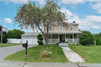 9 Macintosh Dr, Greenville, RI 02828