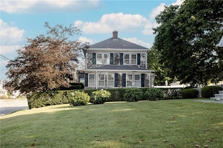 105 W Main Rd, Middletown, RI 02842