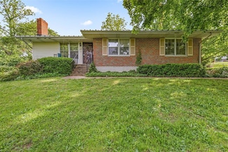717 W Clement St, de Soto, MO 63020