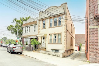 56-20 68th St, Flushing, NY 11378