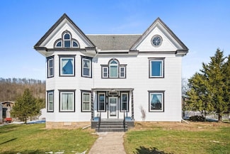 605 N 3rd St, Sutton, WV 26601