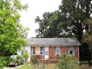 203 S Cowan St S, Lilesville, NC 28091