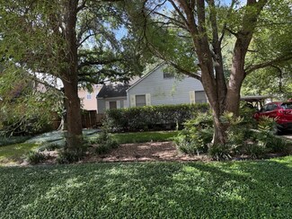 4609 Locust St, Bellaire, TX 77401