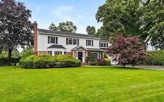 42 Locust St, Garden City, NY 11530
