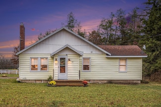 7826 Pine Creek Rd, Manistee, MI 49660