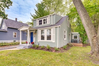 1518 Riverside Ave, Saint Charles, IL 60174