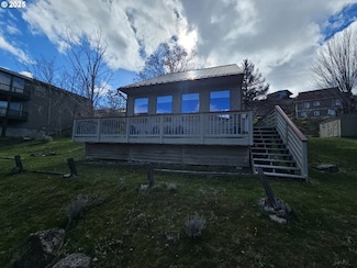 804 Riverside St, Maupin, OR 97037