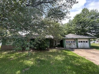 3429 Graves Ave, Groves, TX 77619