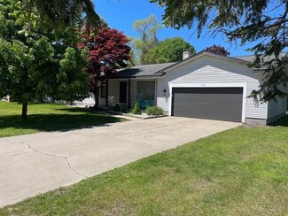 1560 Scranton Dr, Norton Shores, MI 49441