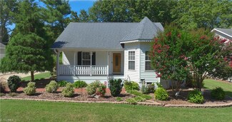 2206 Victoria Village Ln, Winston Salem, NC 27107