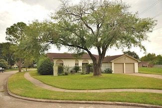 9323 Twin Hills Dr, Houston, TX 77031