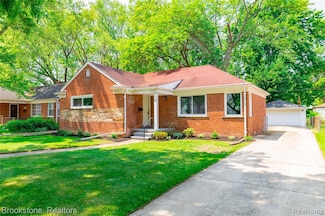 24251 Cloverlawn St, Oak Park, MI 48237