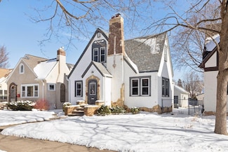 1516 Arona St, Saint Paul, MN 55108